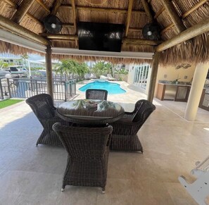 Outdoor dining - Tremendous 2-bedroom house with AC in charming Key Largo (Key Largo)