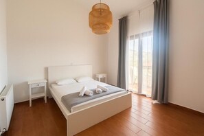 3 bedrooms, iron/ironing board, WiFi, bed sheets - Eros Villa Pissouri - Private Pool & Family Friendly (Pissouri)