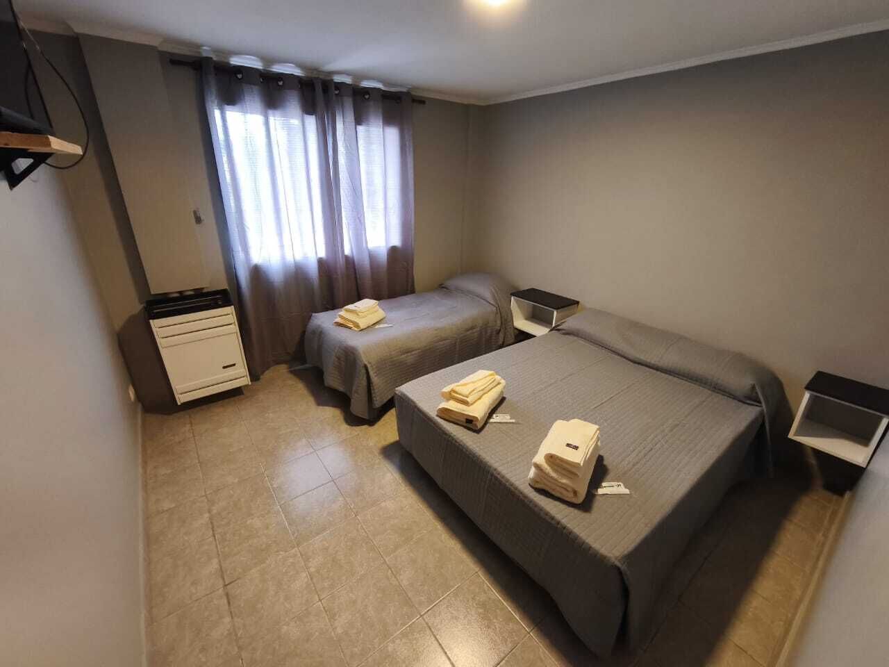 Ropa de cama de alta calidad, cubrecamas y wifi gratis 