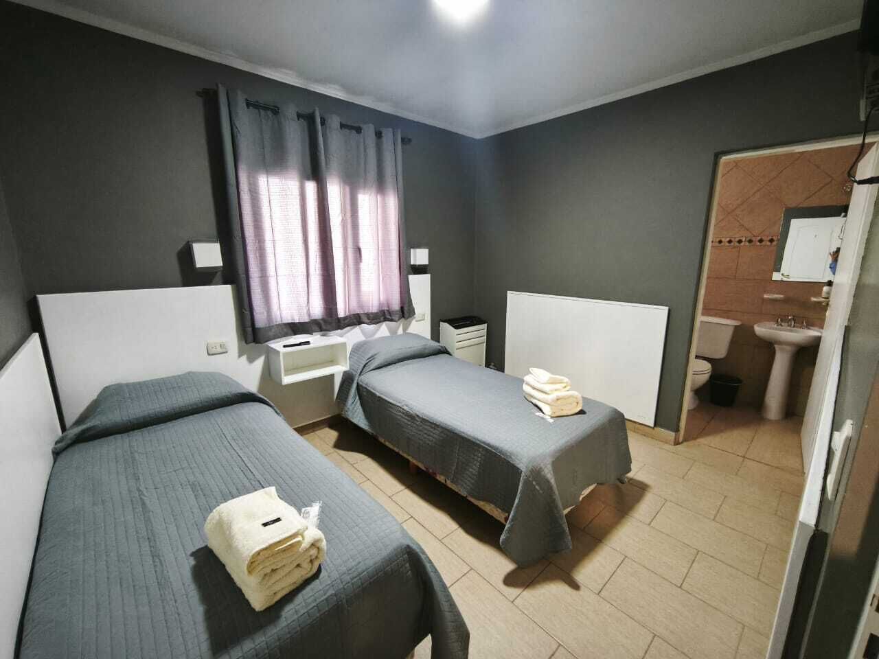 Ropa de cama de alta calidad, cubrecamas y wifi gratis 