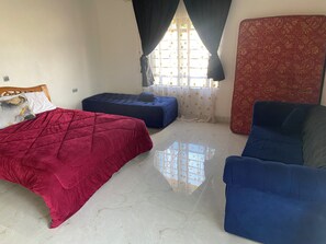 3 chambres, fer et planche à repasser, accès Internet, draps fournis