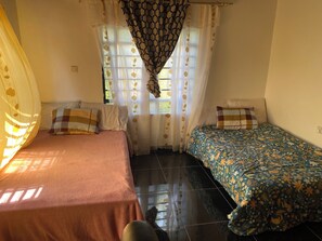 3 chambres, fer et planche à repasser, accès Internet, draps fournis