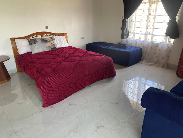 3 makuuhuonetta, silitysrauta/-lauta, internet, vuodevaatteet