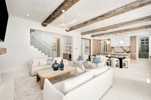 TV - The White Lowetus | Private Beach Access | Gulf Front | Private Pool (Santa Rosa Beach)