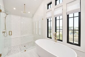 Shower, hair dryer, towels - The White Lowetus | Private Beach Access | Gulf Front | Private Pool (Santa Rosa Beach)