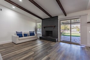 Interior - Modern Guesthouse Luxe Retreat - Sleeps 12! (Pflugerville)