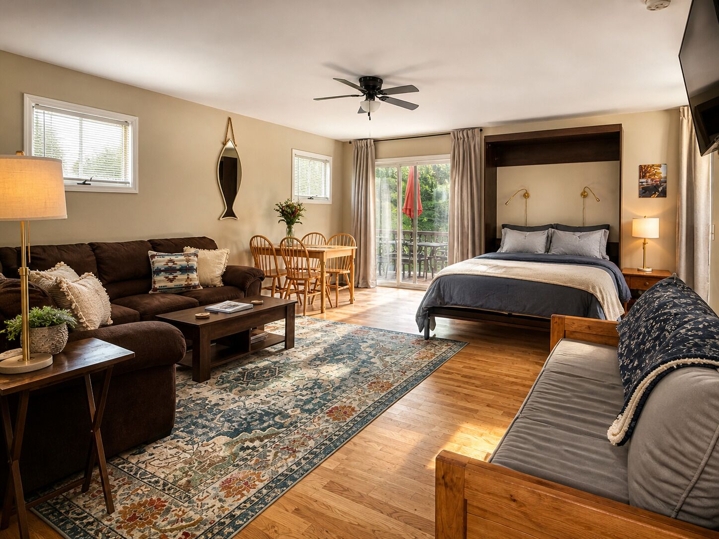 1 habitación, tabla de planchar con plancha y cuna de viaje 