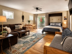 1 bedroom, iron/ironing board, travel cot, free WiFi - Parkway Paradise Cozy Retreat Blue Ridge Parkway Family & Pet Friendly  (Laurel Springs)