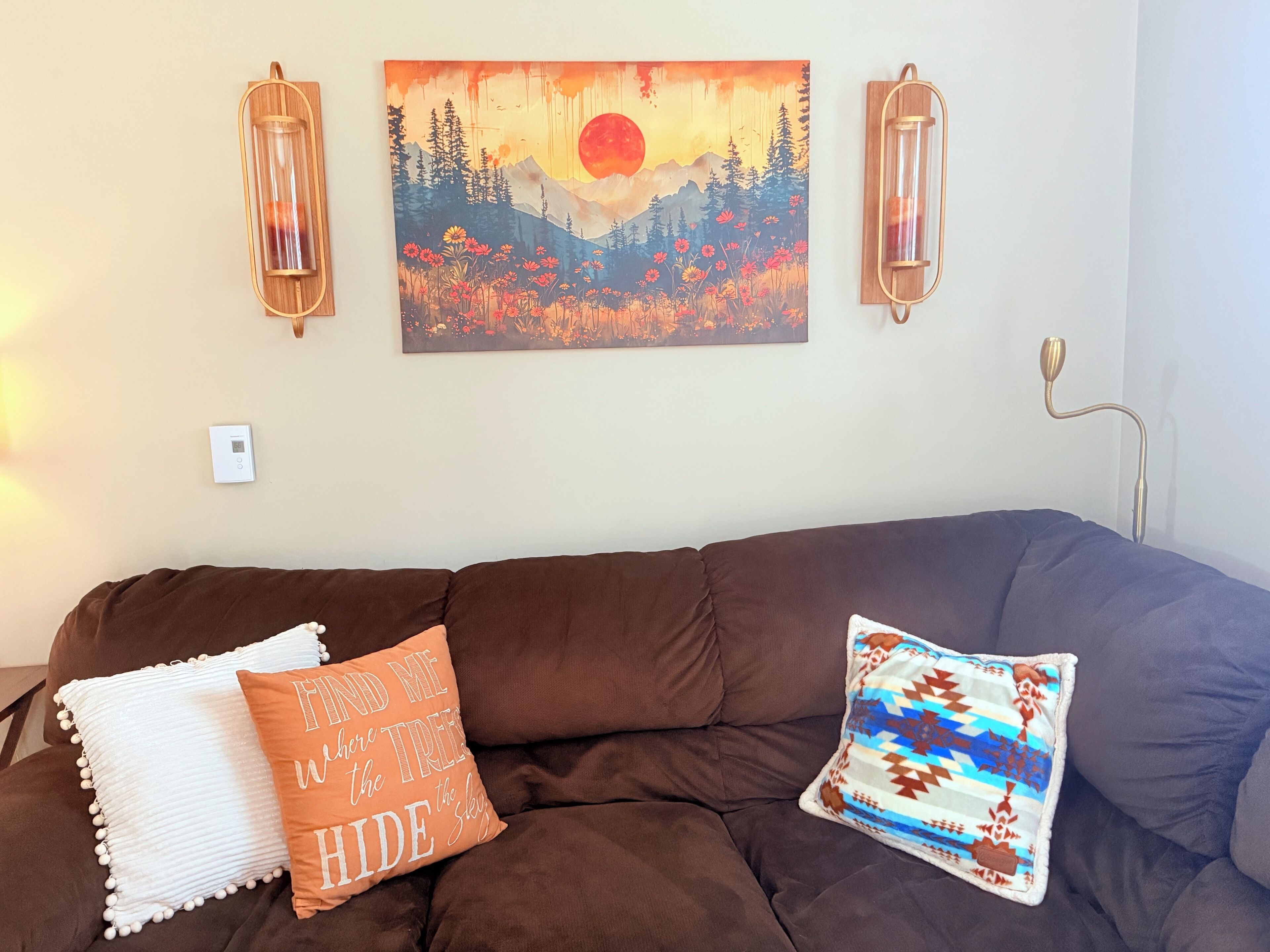 TV connectée, livres, chaîne hi-fi