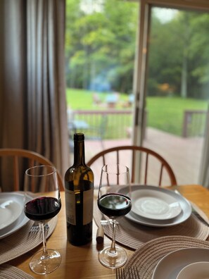 Dining - Parkway Paradise Cozy Retreat Blue Ridge Parkway Family & Pet Friendly  (Laurel Springs)