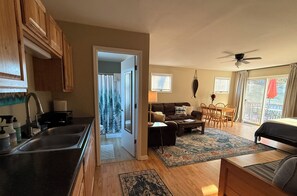 1 bedroom, iron/ironing board, free WiFi, bed sheets - Parkway Paradise Cozy Retreat Blue Ridge Parkway Family & Pet Friendly  (Laurel Springs)