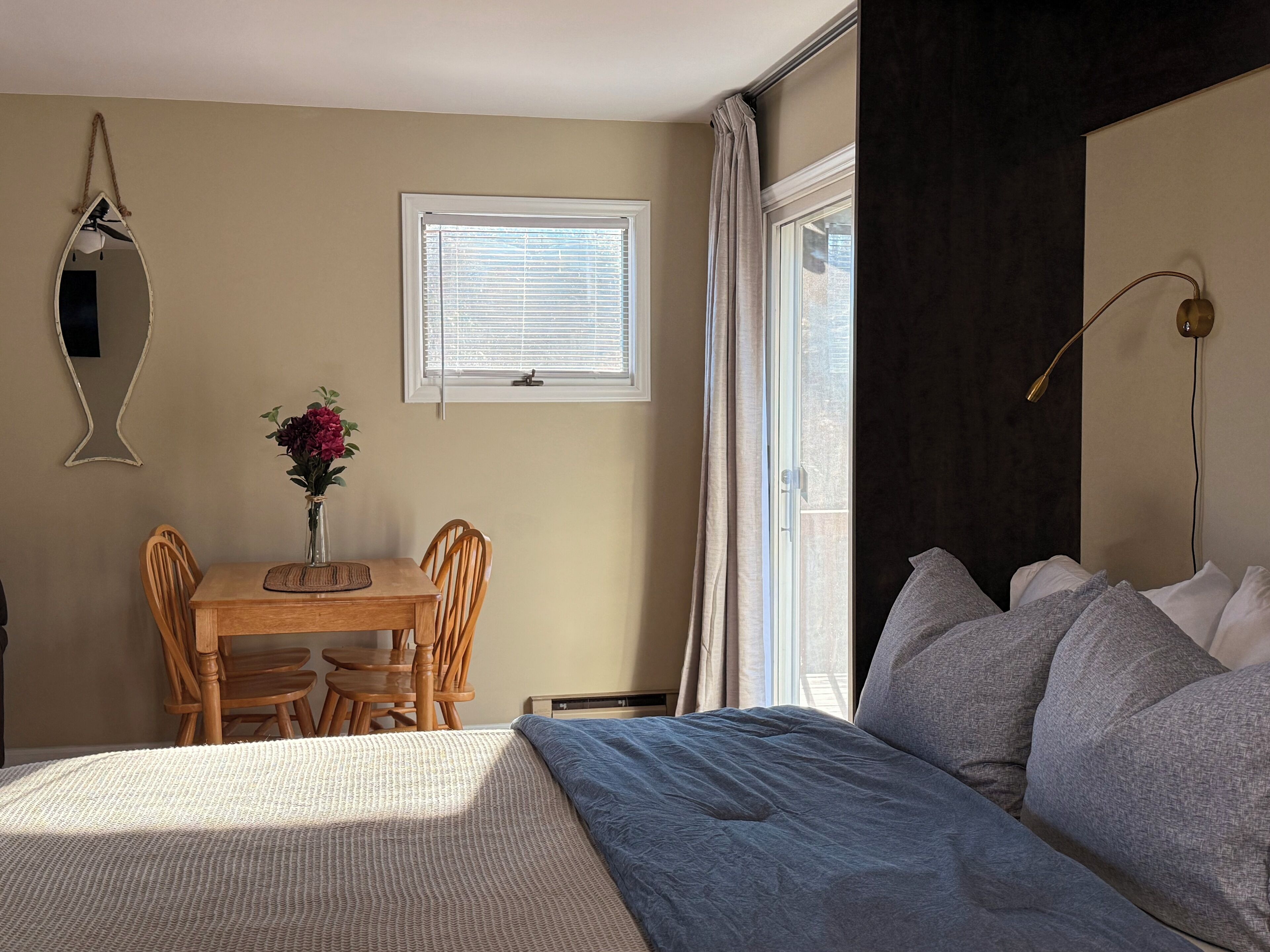 1 habitación, tabla de planchar con plancha, wifi gratis y ropa de cama 