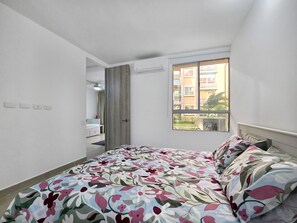 1 bedroom, iron/ironing board, WiFi, bed sheets - Luxury & Calm in Serena del Mar: Your New Retreat at Capriella (cartagena)