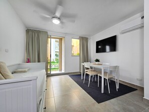 Dining - Luxury & Calm in Serena del Mar: Your New Retreat at Capriella (cartagena)