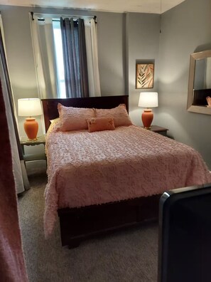 2 bedrooms, iron/ironing board, WiFi, bed sheets - Entire rental unit in Lake City, Minnesota (Lake City)