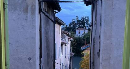 Charme contemporain Ă 5 min du centre et des quais