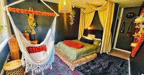 1 bedroom, WiFi, bed sheets - Cosy Romantic studio apartment in Cape Town near vibrant city life. (Cape Town)