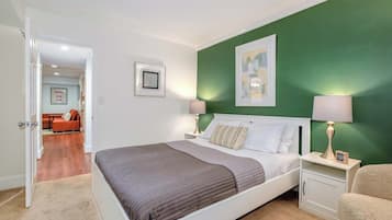 2 bedrooms, desk, travel cot, free WiFi
