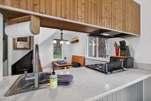 Fridge, oven, stovetop, dishwasher - Modern Tahoe Getaway Near the Lake (Tahoe City)