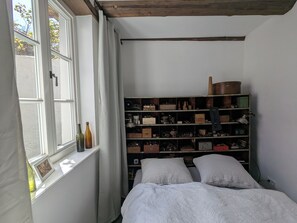 2 bedrooms, iron/ironing board, WiFi, bed sheets - Altstadtflucht Lüneburg - Historic Gem (Est. 1520) Meets Modern Design (Lüneburg)