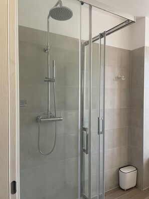 Shower, hair dryer, bidet, towels - Spacious apartment for 6 people 3 rooms at the foot of the Brenta Dolomites (Stenico)