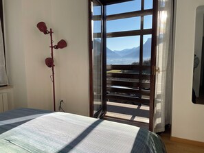 3 bedrooms, free WiFi, bed sheets - Spacious apartment for 6 people 3 rooms at the foot of the Brenta Dolomites (Stenico)