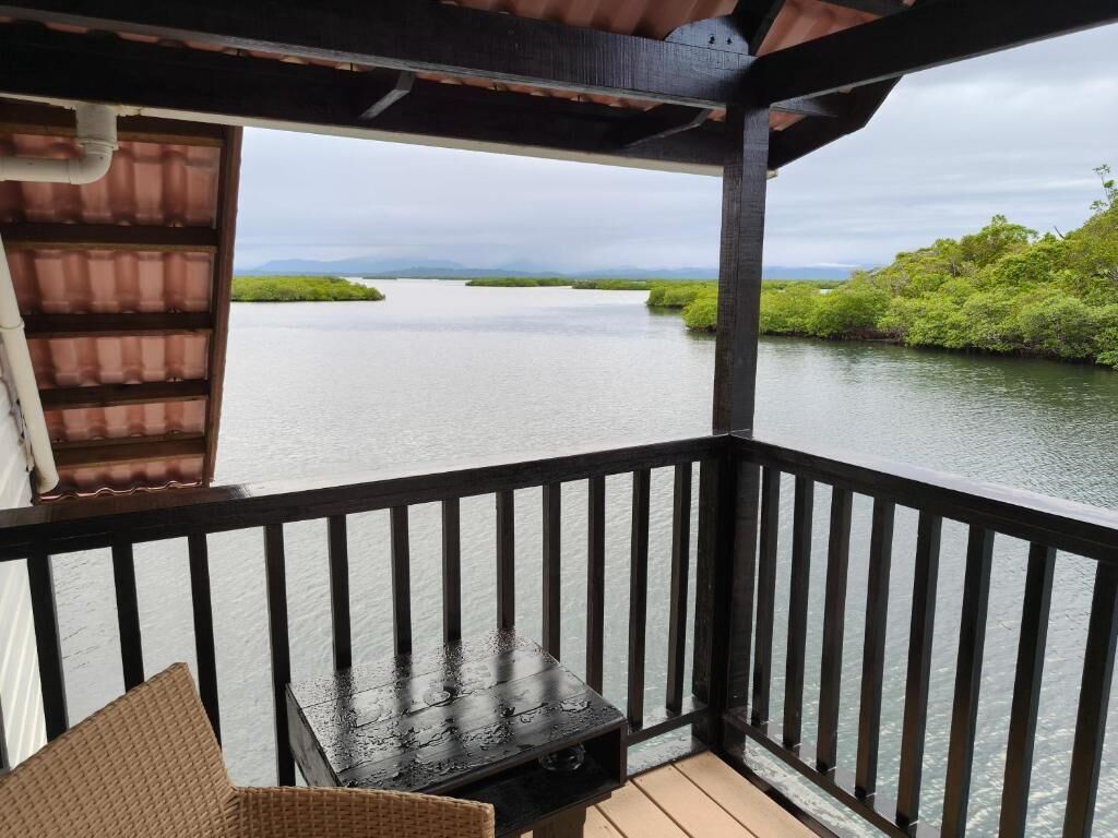 Comfort-bungalow - balkon - havudsigt | Overnatningsstedets område