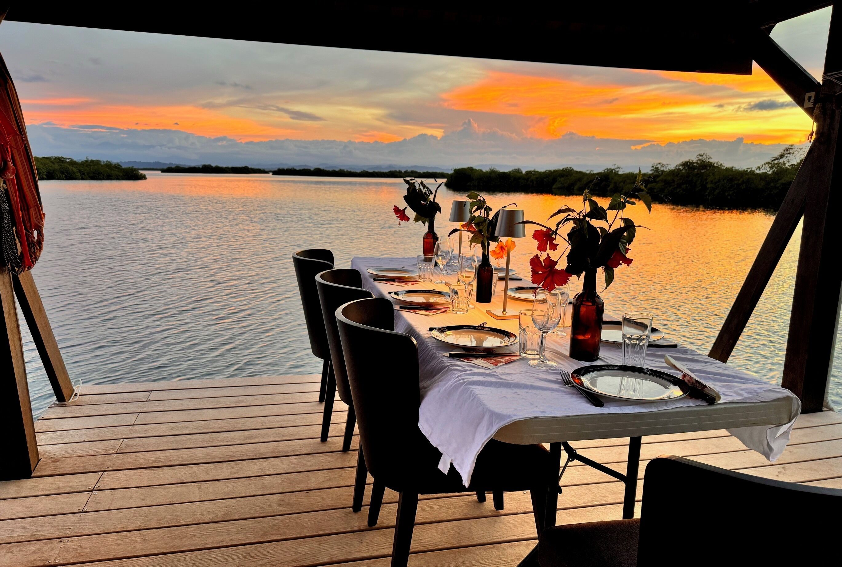 Bungalow Luxury, balcone, vista mare | Ristorazione all'aperto