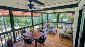 Tempat makan outdoor