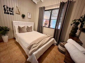 5 habitaciones, tabla de planchar con plancha y cuna de viaje 