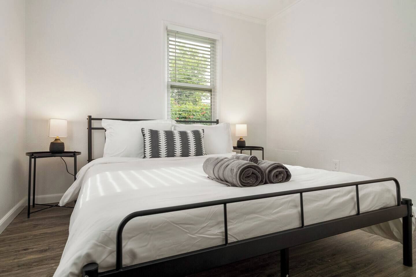 3 habitaciones, tabla de planchar con plancha y wifi gratis 