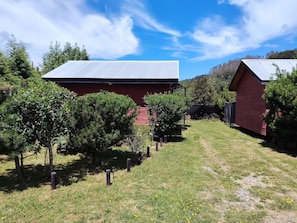 Property grounds - Cabañas el Rombo, the perfect place to rest, listen to birds and relax... (Puerto Montt)
