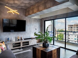 TV - Spacious 3-bedroom apartment with AC in peaceful Santo Domingo, Pool and Gym (Santo Domingo)