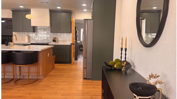 Microwave, oven, stovetop, dishwasher - Modern Flagstaff Retreat • 3BR • Stylish & Spacious (Flagstaff)