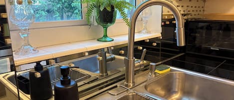 Mikrobølgeovn, ovn og kokeplater