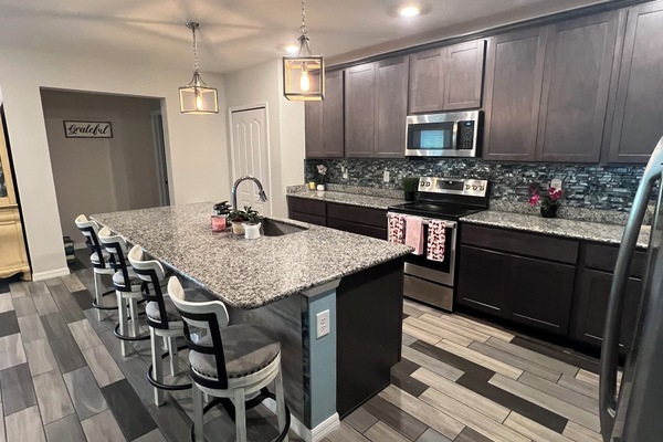 Kjøleskap, mikrobølgeovn, ovn og kokeplater