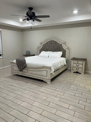 4 makuuhuonetta, ilmainen Wi-Fi, vuodevaatteet