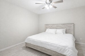 4 bedrooms, free WiFi, bed sheets - Perfect 4-bedroom house with AC in peaceful Port Charlotte (Port Charlotte)
