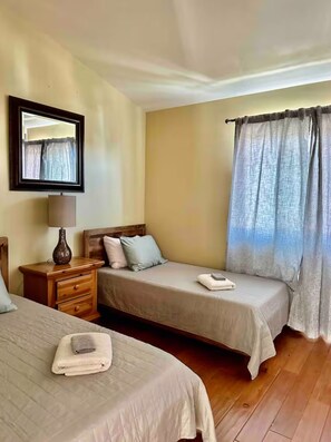 4 bedrooms, iron/ironing board, WiFi, bed sheets - 4 Bedroom Home Near Carmel Valley, close to canyons, parks, beaches & PUSD (San Diego)