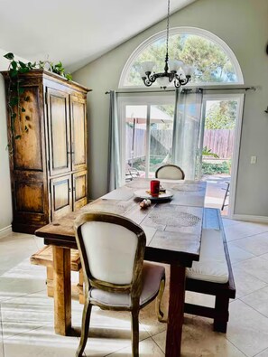 Dining - 4 Bedroom Home Near Carmel Valley, close to canyons, parks, beaches & PUSD (San Diego)