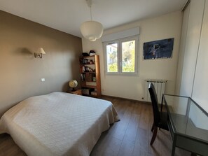 3 間睡房、熨斗/熨衫板、可攜式嬰兒床、免費 Wi-Fi