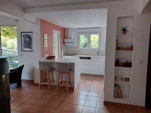 Frigorífic, microones, forn i placa de cuina 