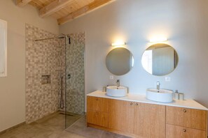 Hair dryer, towels - Villa Lithea by Villa Plus (Kato Korakiana)
