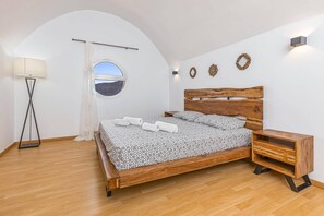 Een strijkplank/strijkijzer, gratis wifi, beddengoed