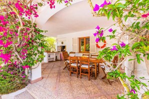 Outdoor dining - Villa Punta des Port Quince by Villa Plus (Cala d'Or)