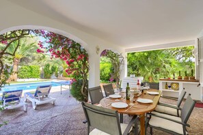 Outdoor dining - Villa Punta des Port Quince by Villa Plus (Cala d'Or)