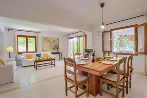 Dining - Villa Punta des Port Quince by Villa Plus (Cala d'Or)