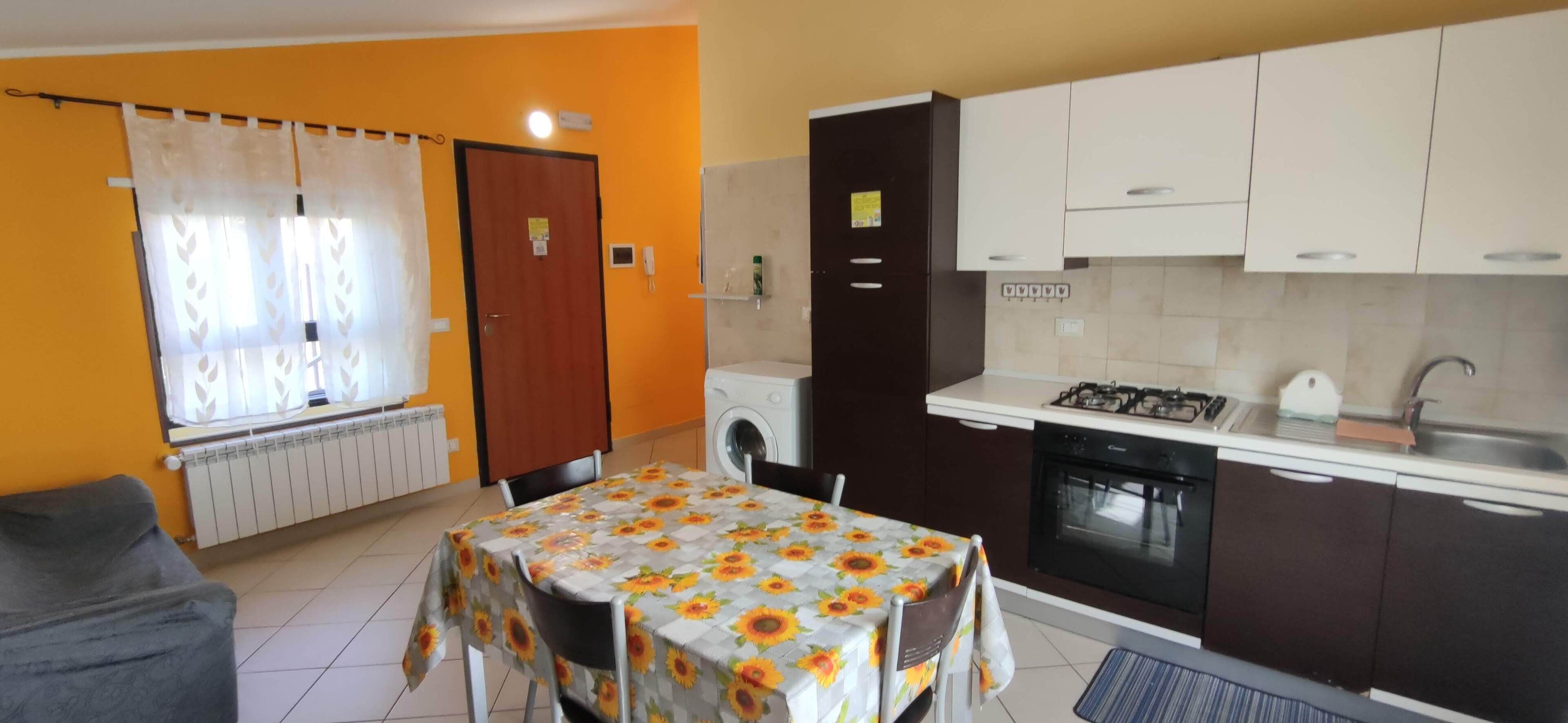 Appartamento panoramico | Copriletto in piuma, una scrivania, postazione laptop, tende oscuranti