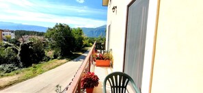 Down comforters, desk, laptop workspace, blackout drapes - Complesso Turistico Aurora (Poggio Picenze)