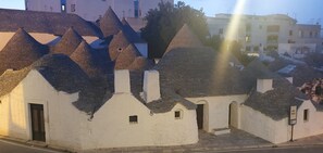 Exterior - Barnabè Apartment with a view of the trulli:modern comfort,authentic atmosphere. (Alberobello)
